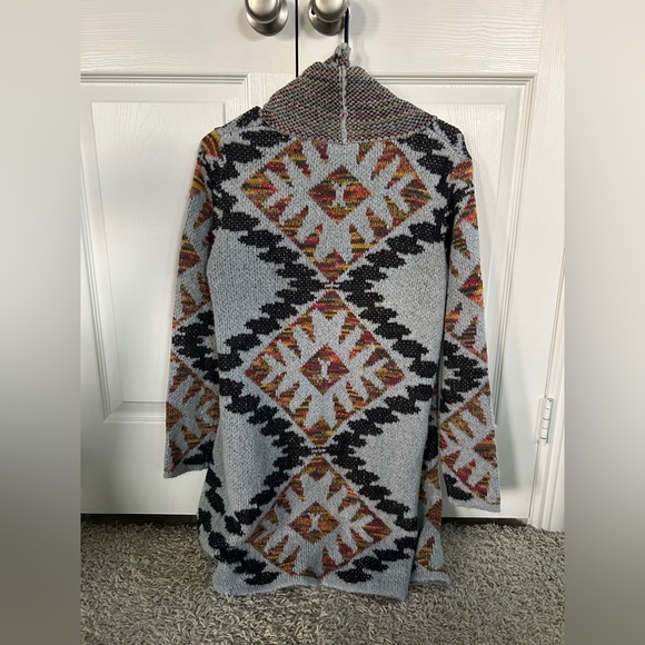 Woven Heart Women’s Small Gray Patterned Cardigan - Picture 2 of 3